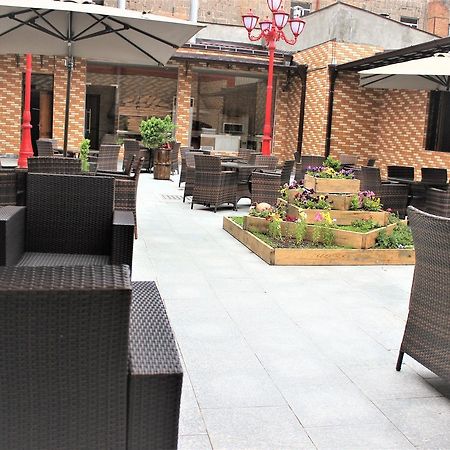 Hotel Plaza Viktoria Ґюмрі Екстер'єр фото