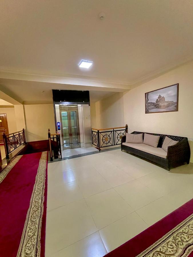 Hotel Plaza Viktoria Ґюмрі Екстер'єр фото