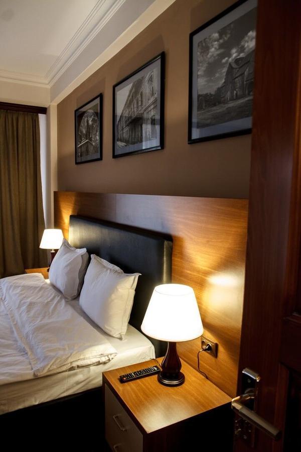 Hotel Plaza Viktoria Ґюмрі Екстер'єр фото
