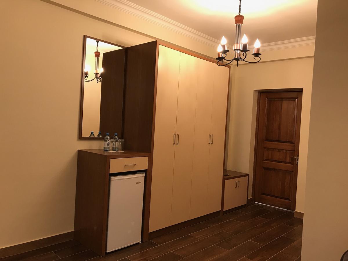 Hotel Plaza Viktoria Ґюмрі Екстер'єр фото