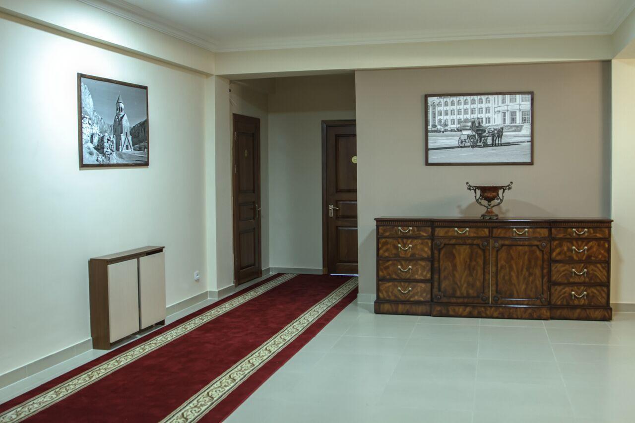 Hotel Plaza Viktoria Ґюмрі Екстер'єр фото
