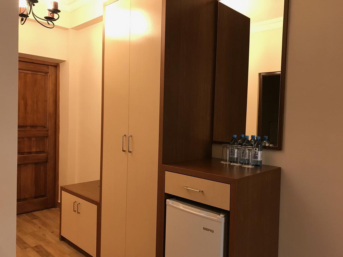 Hotel Plaza Viktoria Ґюмрі Екстер'єр фото
