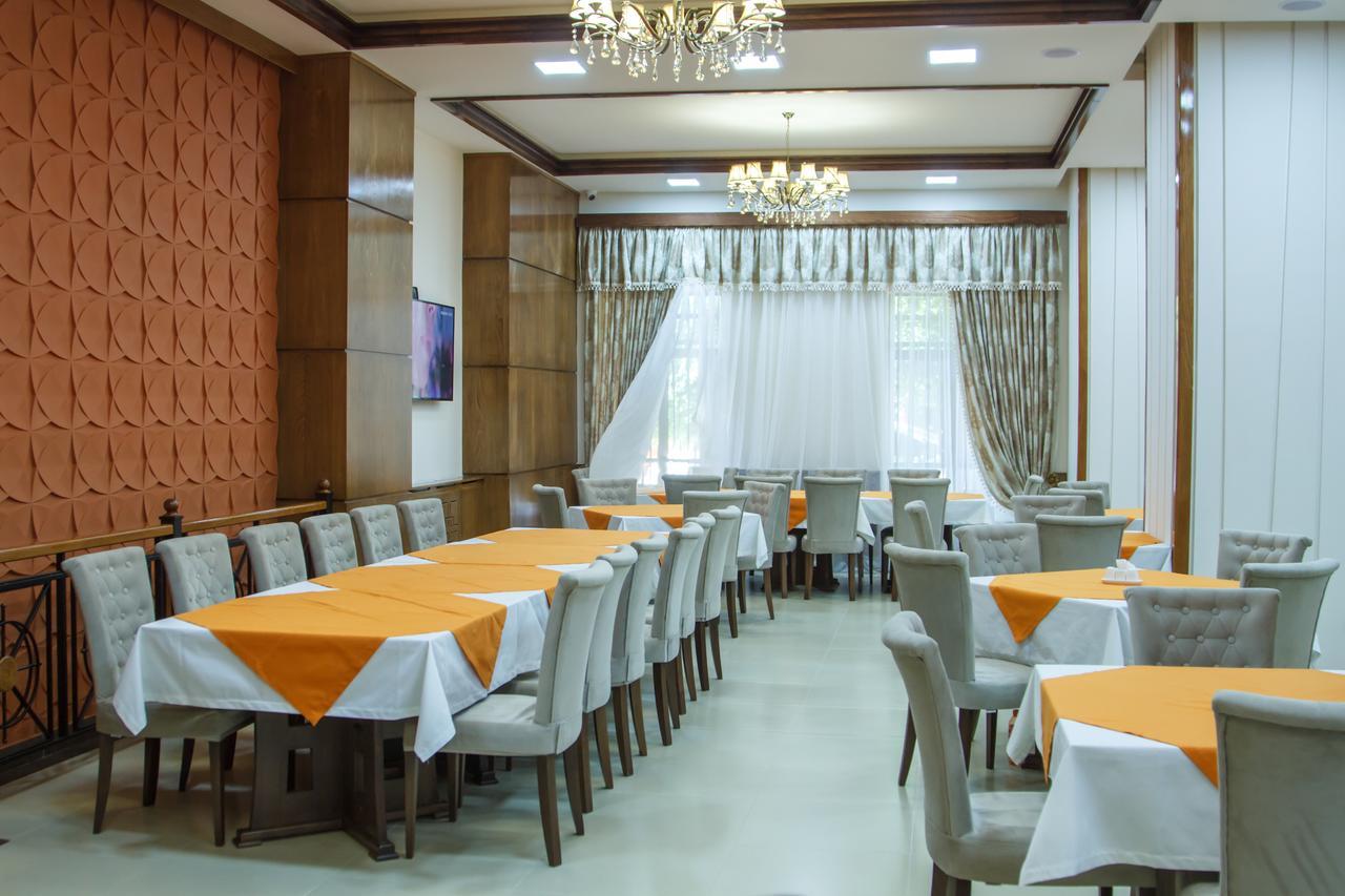 Hotel Plaza Viktoria Ґюмрі Екстер'єр фото