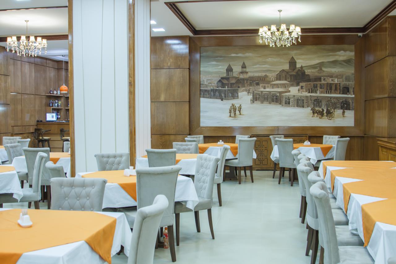 Hotel Plaza Viktoria Ґюмрі Екстер'єр фото
