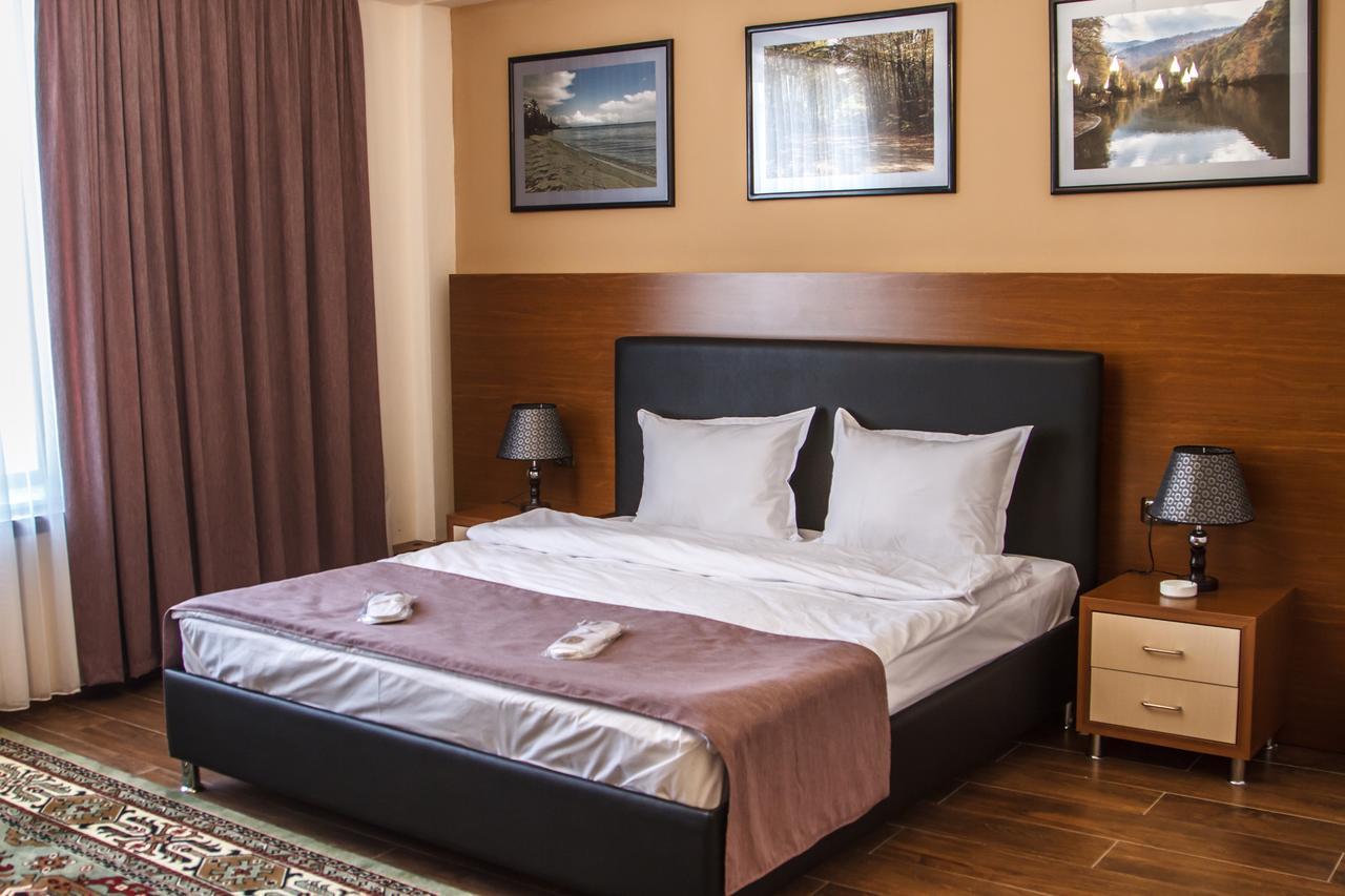 Hotel Plaza Viktoria Ґюмрі Номер фото